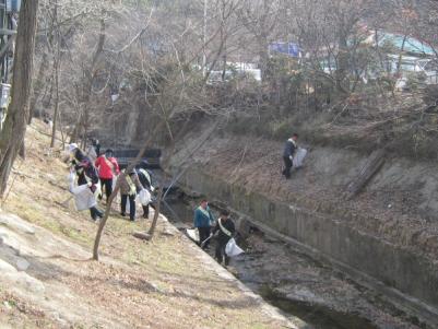 광교산 하천정화활동과 산불예방 캠페인 전개